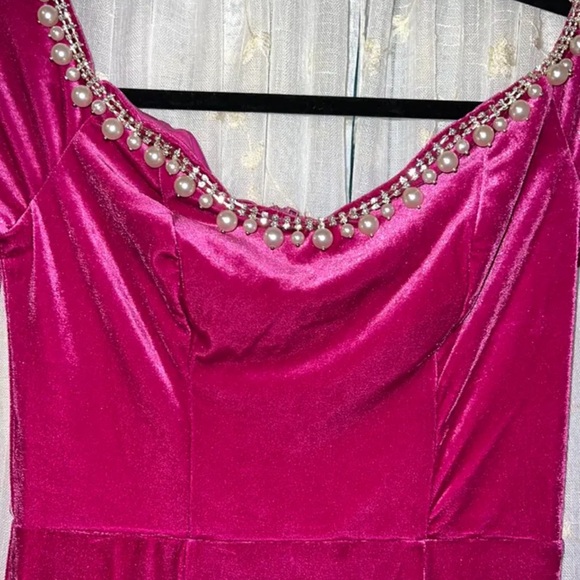 Elegant Velvet Long Sleeve Dress in Pink - Picture 2 of 3